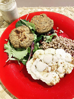 Une photo de Assiette healthy /steak soja-chou-fleur poêlé