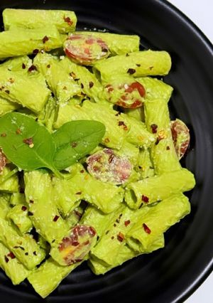 A picture of Tortiglioni in Avocado, Spinach and Tofu Sauce.