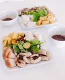 Bún đậu mắm tôm lòng luộc