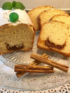 Una foto de Plum cake, relleno de dulce de leche