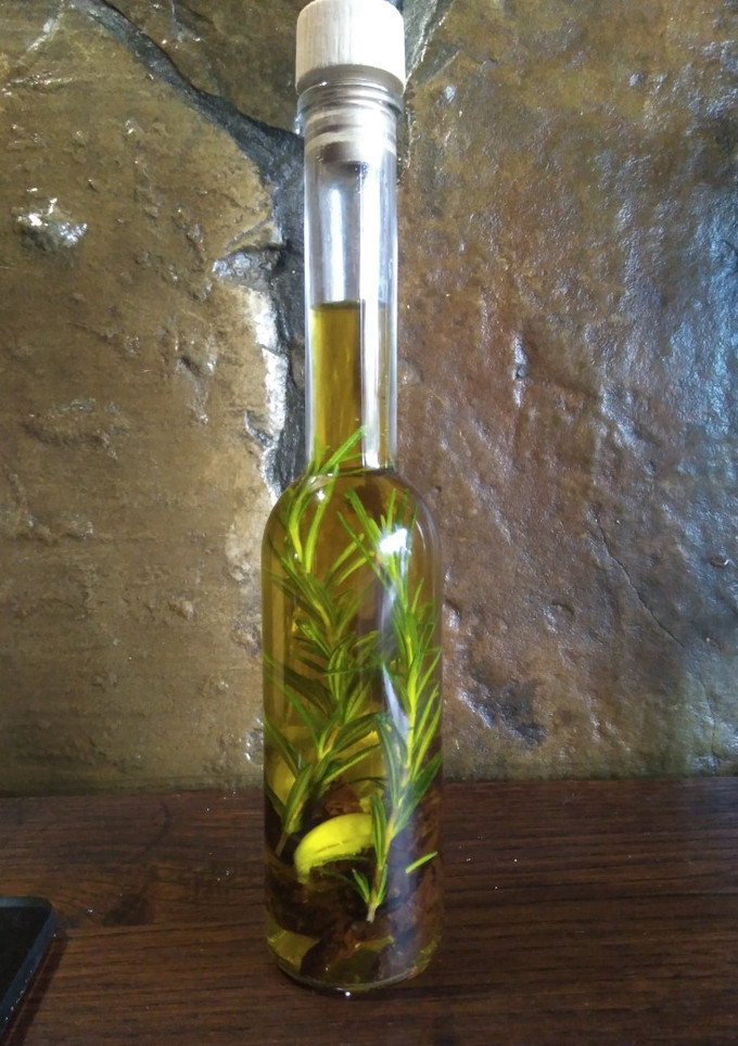 Una foto de Aceite aromatizado con tomates secos al toque de romero