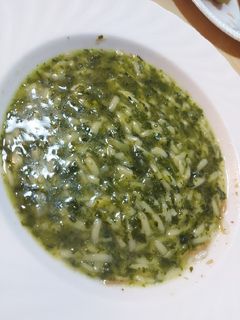 صورة لوصفة شوربة لسان العصفور بالسبانخ