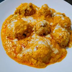 A picture of Paneer Malai Kofta with kismis filling inside😋.