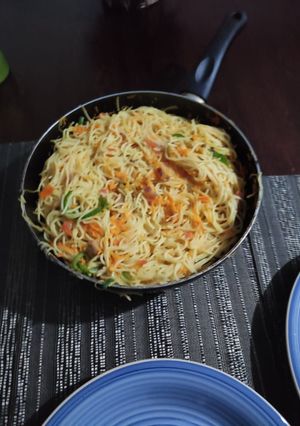 A picture of Stir fried pasta.