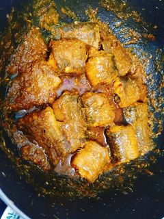 Hình của món Cá chạch kho xả nghệ cay.