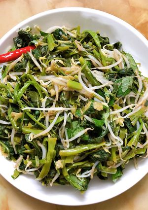 Hình của món Nộm rau muống.