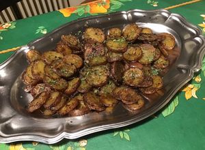 Une photo de Pommes de terre roseval rôties aux épices, ail, échalotes et origan