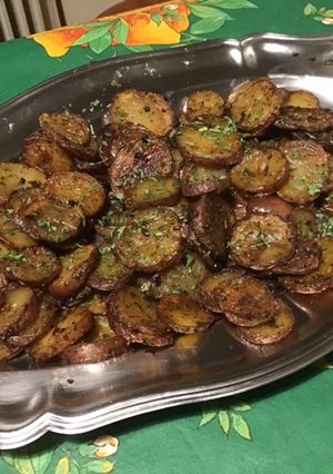 Une photo de Pommes de terre roseval rôties aux épices, ail, échalotes et origan
