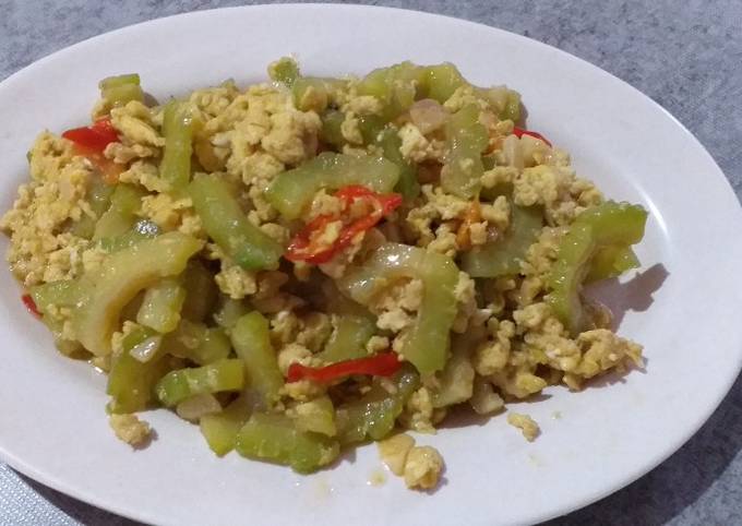 Anti Ribet, Membuat Tumis pare orak arik telur Kekinian