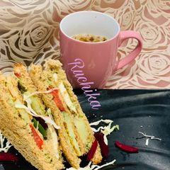 A picture of Vegetable Sandwich with Avocado cream.