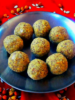 अंकुरित काले चने के लड्डू (Ankurit kale chane ke laddu recipe in Hindi) रेसिपी मुख्य फोटो