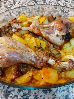 Una foto de Jamoncito con patatas y champiñones al horno