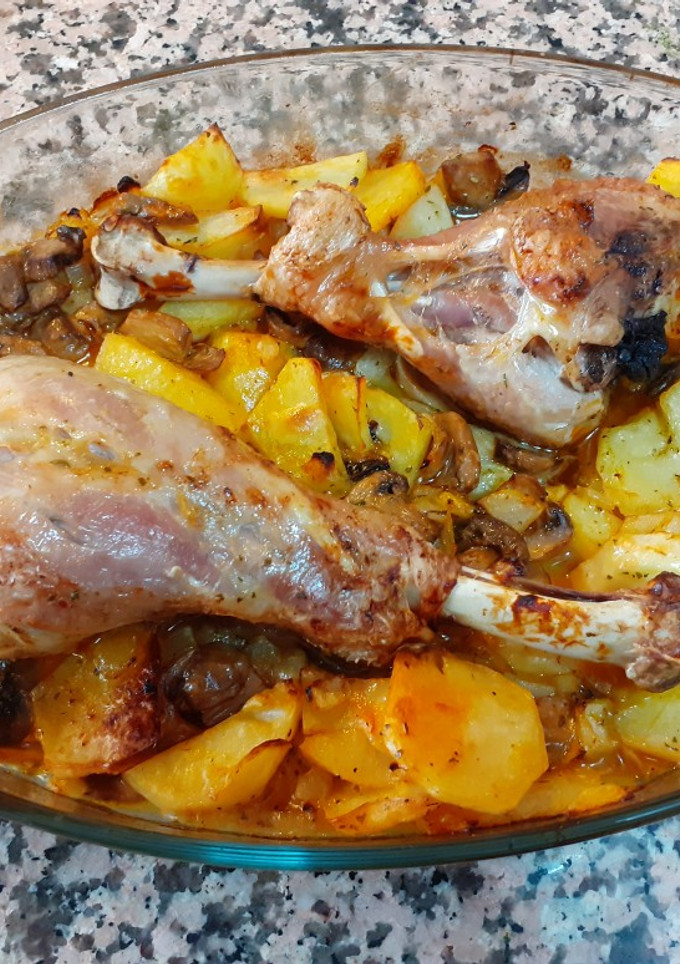 Una foto de Jamoncito con patatas y champiñones al horno