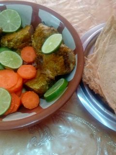 صورة لوصفة سمك دايت مع الخضار والخبز العماني