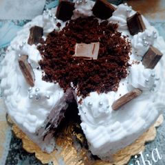 A picture of Black forest cake 🎂.