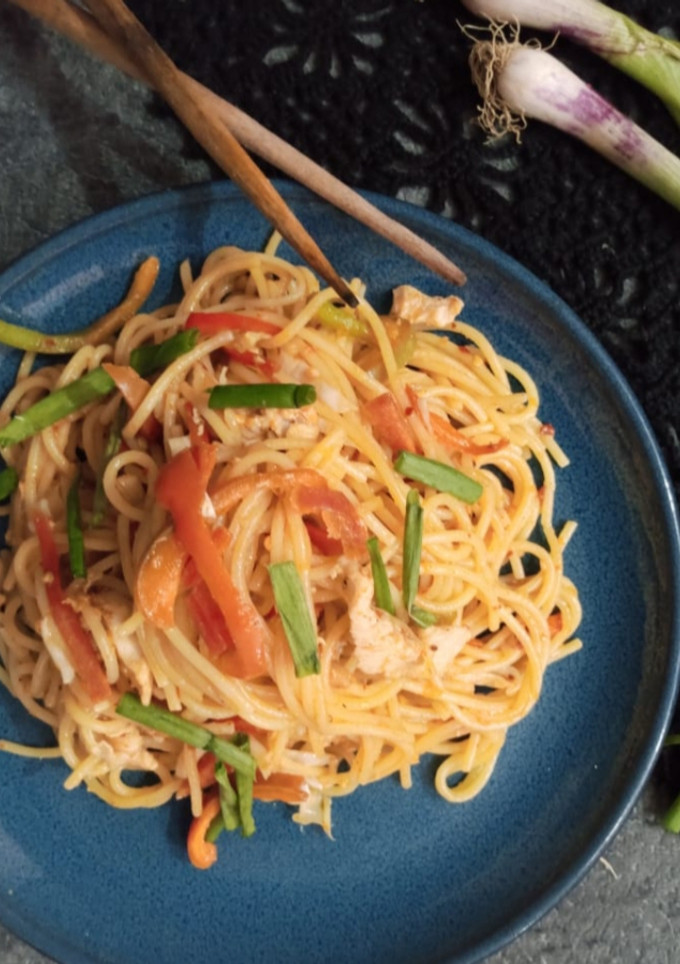 A picture of Chow Mein.