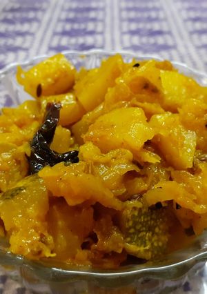 A picture of आलू कद्दू आम की खट्टी मीठी सब्ज़ी.