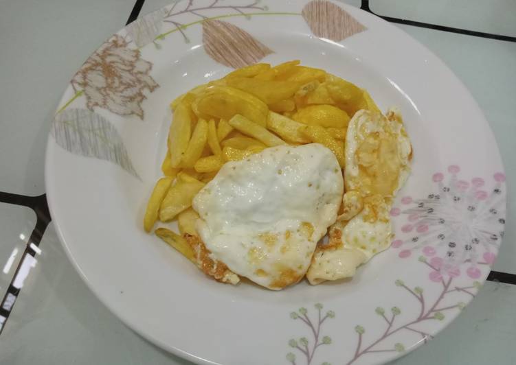 Fried potatoes with poached eggs