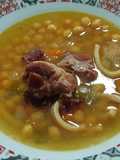 Sopa de garbanzos con pota y jamón