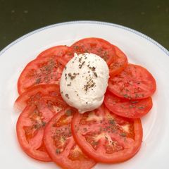 A picture of Mozzarella Salad.