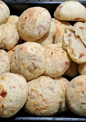 Una foto de Pancitos de cebolla y fiambres