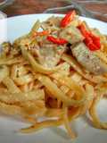1. 💙 Fettucine carbonara topping baso