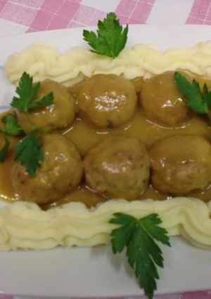 Foto principal de Albóndigas de ternera con puré de patatas