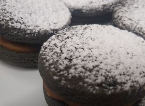 Una foto de Alfajor sable black
