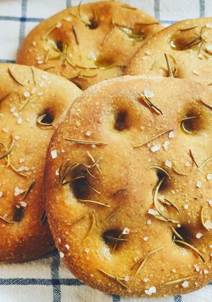A picture of Semi-Whole Wheat Focaccine with Solina and Senatore Cappelli Flour.