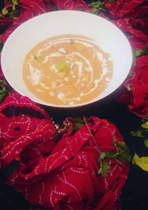 A picture of Rich and creamy almond paneer gravy.