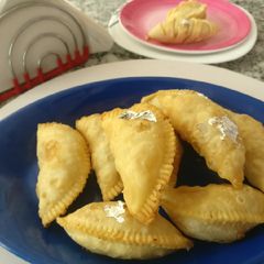 A picture of Sweet crispy Gujhiya.
