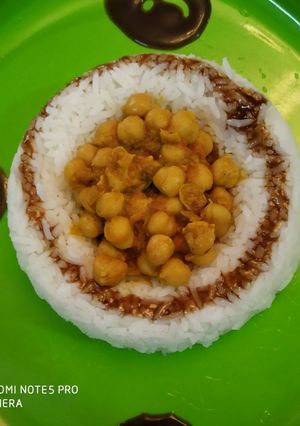A picture of Chawal with white chana.