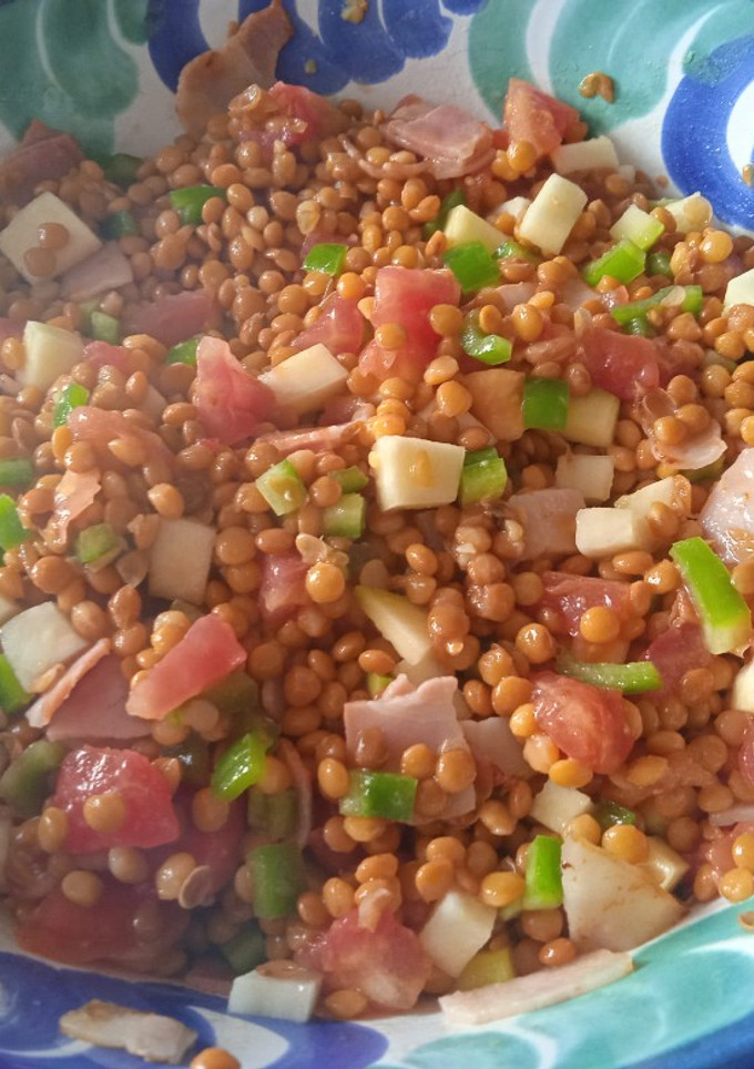 Una foto de Ensalada de lentejas con bacon y vinagreta de mostaza