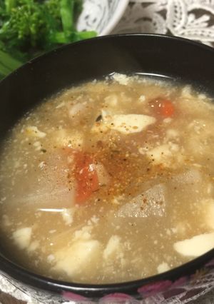 A picture of Japanese smashed Tofu Soup.