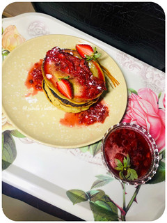 A picture of Strawberry jam🍓🍋.