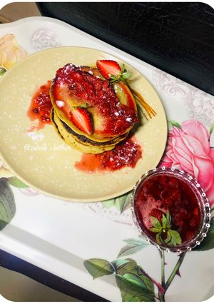 A picture of Strawberry jam🍓🍋.