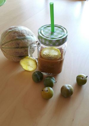 Une photo de Smoothie melon prune lait d'amandes