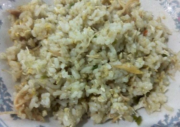 Bagaimana mengolah Nasi goreng ayam telor aroma daun jeruk, Lezat Sekali