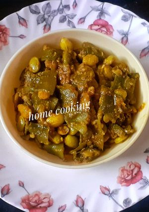पावट्याच्या शेंगांची भाजी (Pavtachya Shenganchi Bhaji Recipe In Marathi) रेसिपी चे मुख्य फोटो 