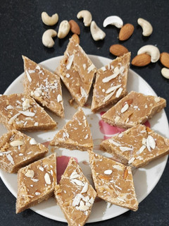 મોહનથાળ (Mohanthal Recipe In Gujarati) રેસીપી મુખ્ય ફોટો
