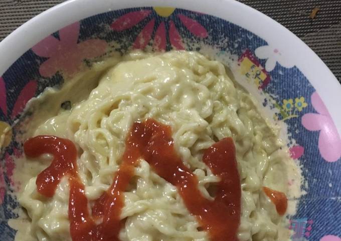 Indomie ayam bawang carbonara