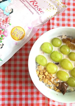 รูปของ Overnight oatmeal with grape