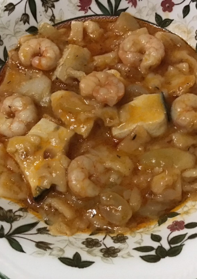 Una foto de Gazpacho de pez espada y gambas