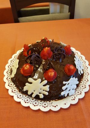 Una foto de Torta de chocolate decorada