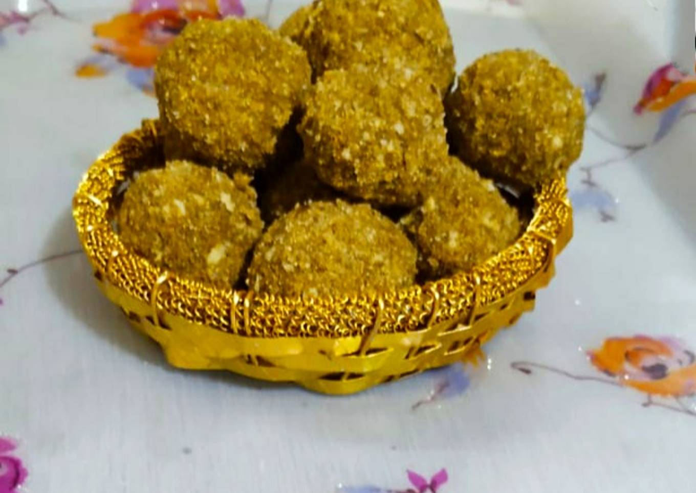 Dhaniya panjiri ke laddu