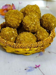 A picture of Dhaniya panjiri ke laddu.