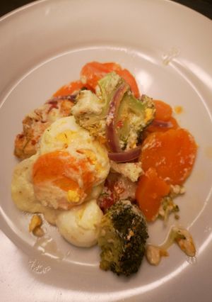 Tepsis hús, zöldségekkel (LowCarb) recept fotója