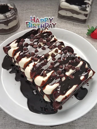 Langkah Mudah untuk Menyiapkan Resep  Birthday cake yang Bikin Ngiler, Enak Banget