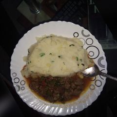 A picture of Mashed potatoes and beef stew.