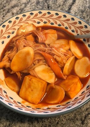 A picture of Tteokbokki (Spicy Rice Cake) with Seafood.